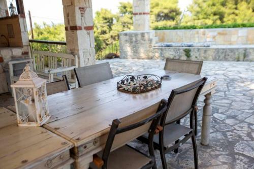 Eco Stone Villa With Private Pool, Jacuzzi And Bbq