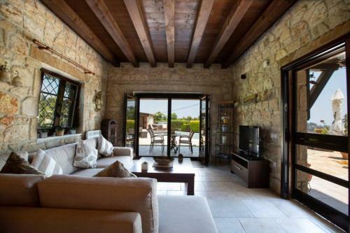 Eco Stone Villa With Private Pool, Jacuzzi And Bbq