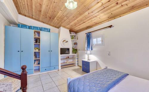Ina Apartments