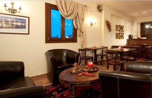 Hostal Akrolimnia