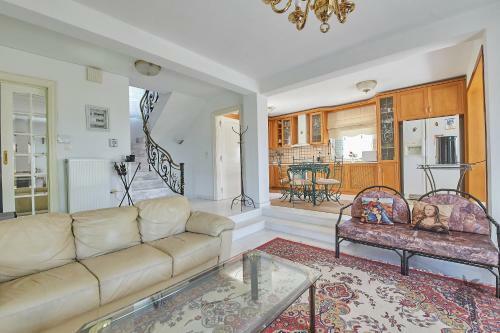 Villa Konstadina With Swimming Pool