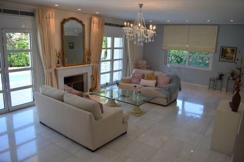 The White Villa Lagonisi