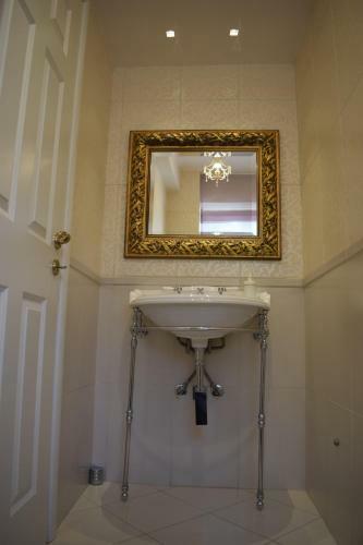 The White Villa Lagonisi
