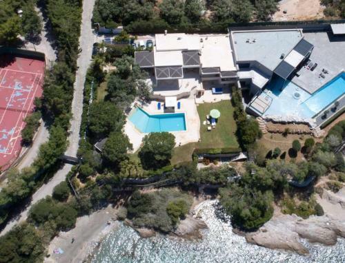Black Diamond Luxury Seafront Villa Melina