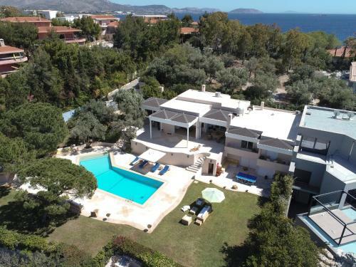 Black Diamond Luxury Seafront Villa Melina