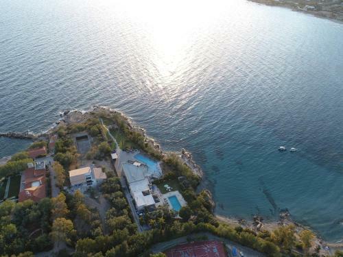 Black Diamond Luxury Seafront Villa Melina