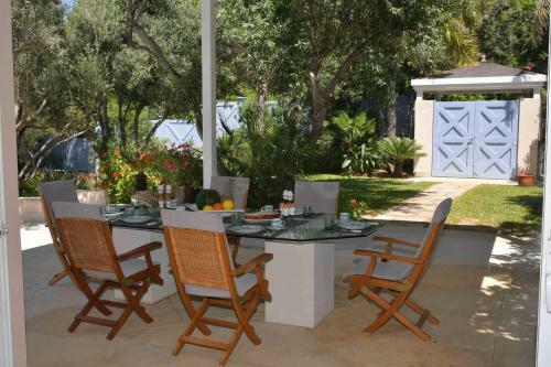 Black Diamond Luxury Seafront Villa Melina