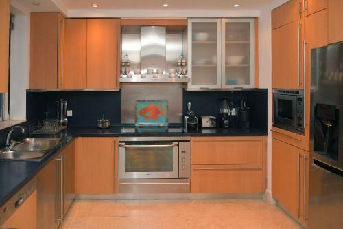 Black Diamond Luxury Seafront Villa Melina