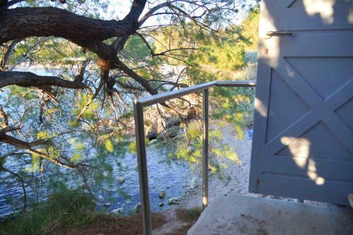 Black Diamond Luxury Seafront Villa Melina