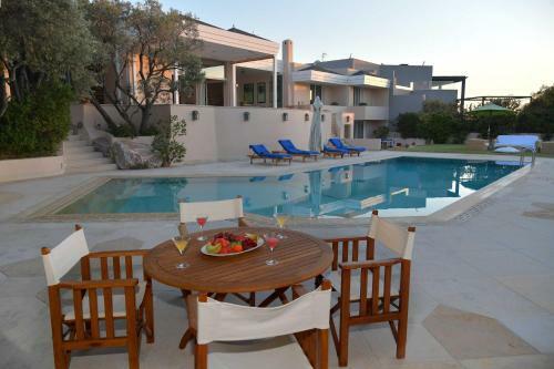Black Diamond Luxury Seafront Villa Melina