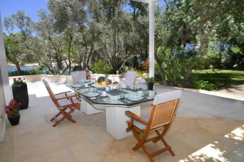 Black Diamond Luxury Seafront Villa Melina