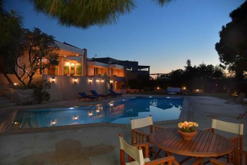 Black Diamond Luxury Seafront Villa Melina