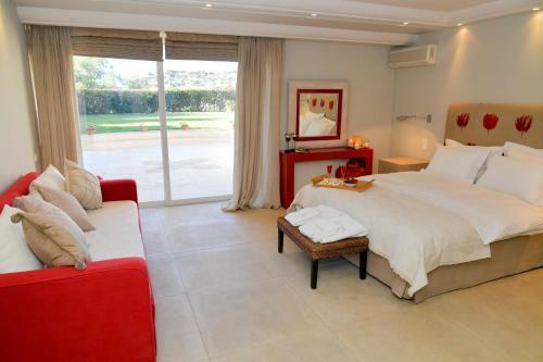 Black Diamond Luxury Seafront Villa Melina
