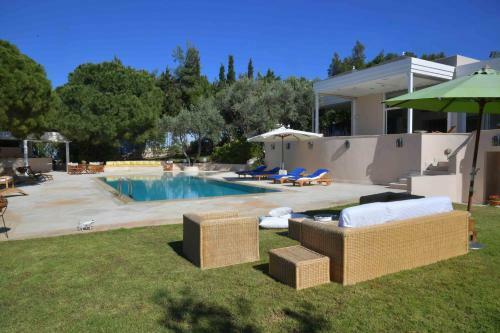 Black Diamond Luxury Seafront Villa Melina
