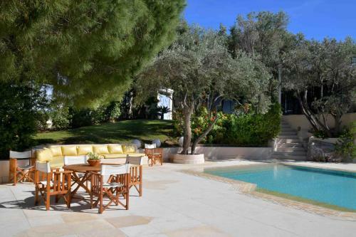 Black Diamond Luxury Seafront Villa Melina