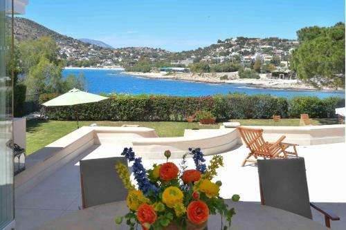 Black Diamond Luxury Seafront Villa Melina