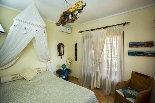 Rustic, Luxurious,garden Villa 70m From The Sea