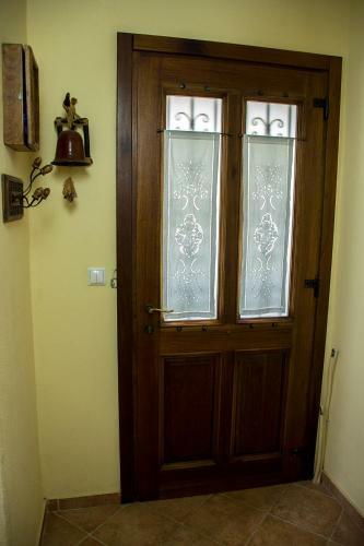 Rustic, Luxurious,garden Villa 70m From The Sea
