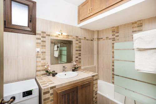 Twinstars Apartment With Courtyard And View