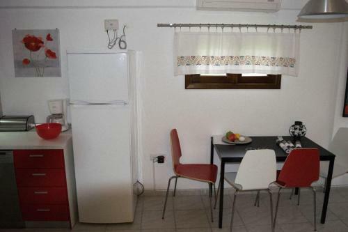 "the Red Kitchen" Family House At Kalyves