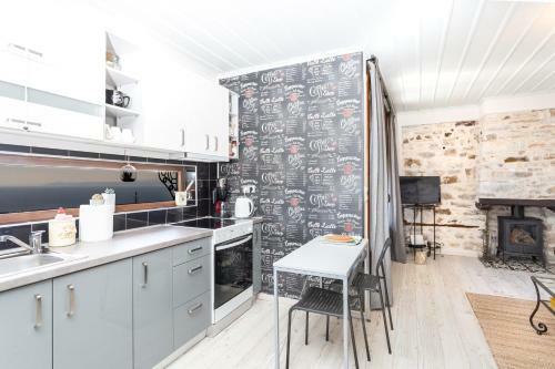 Restored 1902 Stone House With Superb Sea View