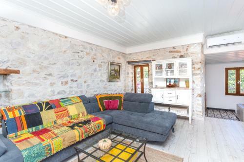 Restored 1902 Stone House With Superb Sea View
