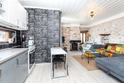 Restored 1902 Stone House With Superb Sea View