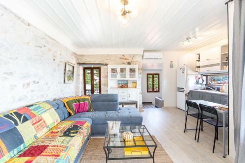 Restored 1902 Stone House With Superb Sea View