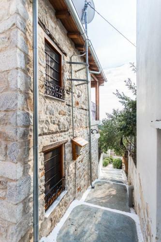 Restored 1902 Stone House With Superb Sea View