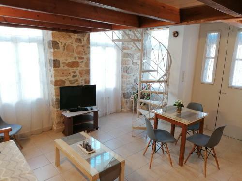 Theos Apartments
