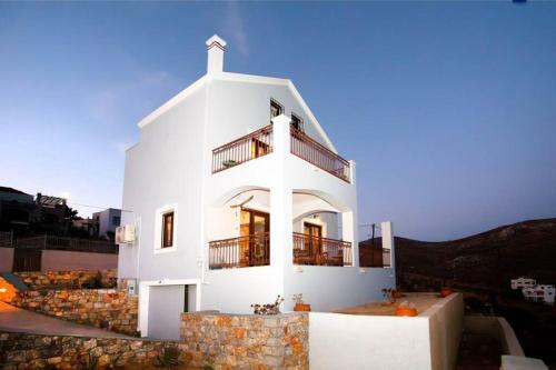 Nikis Seaside House