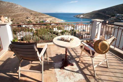 Nikis Seaside House