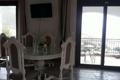 Nikis Seaside House