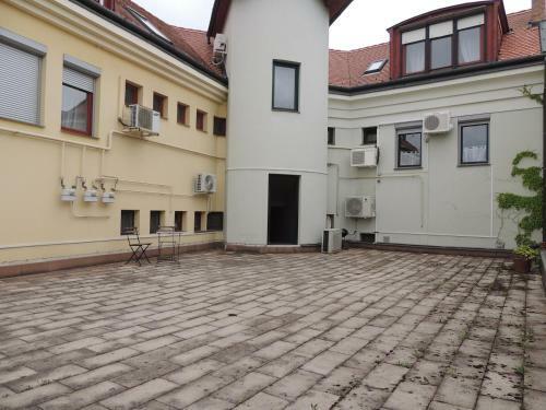 Ramp- Art Apartment