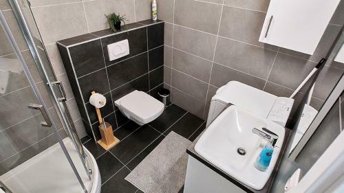 Piacsek Apartmanh�z