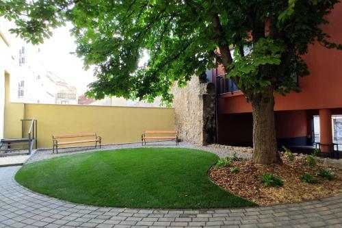 Piacsek Apartmanh�z