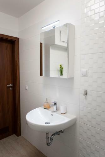 Lovely Apartman- Free Parking