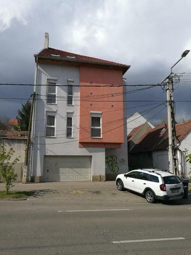 V�mh�z Apartman