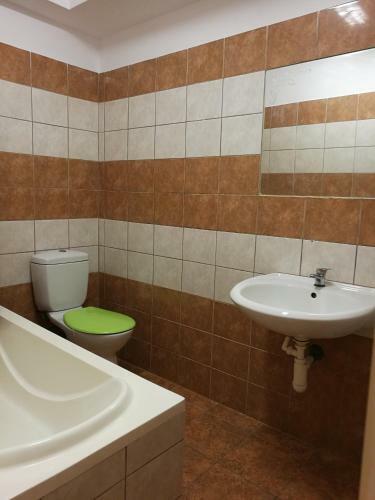 V�mh�z Apartman