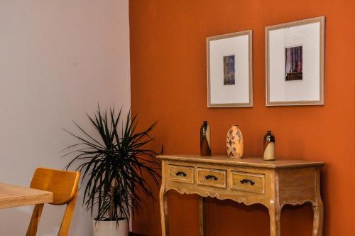 The Elegant. Spacious City Center Apartment.