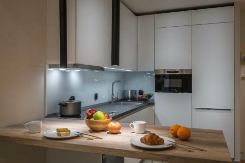 King's Blue , Port View Apartment