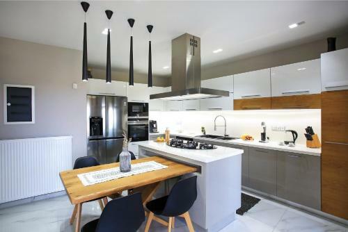 Design Villa Nicol, Pool, Summer Kitchen, Seaview
