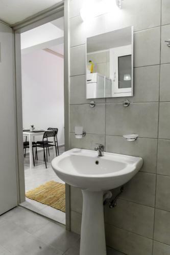 Minimalistic Apartment Petros
