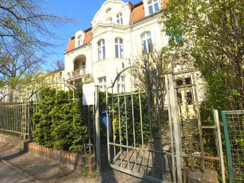 Amaroo - Apartments Potsdam ?alexandrowka?