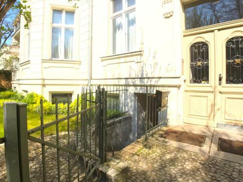 Amaroo - Apartments Potsdam ?alexandrowka?