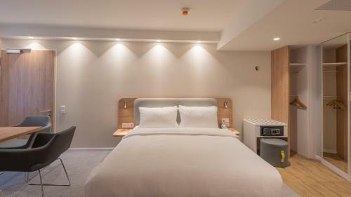 Holiday Inn Express & Suites - Potsdam, An Ihg Hotel