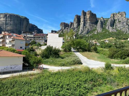 Saint Stephen?s Apartments At Meteora 2
