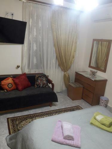 Yiannis House