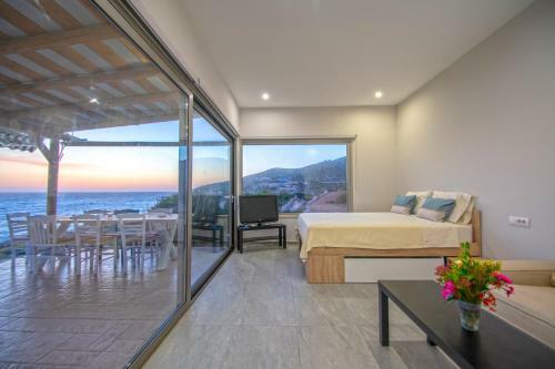 White Rock Cave Villa
