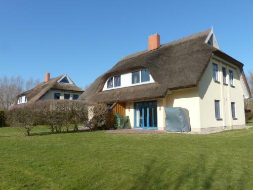 Reetdachhaus Eibe 2, Kaminofen, Sauna, 8 Personen, W-lan